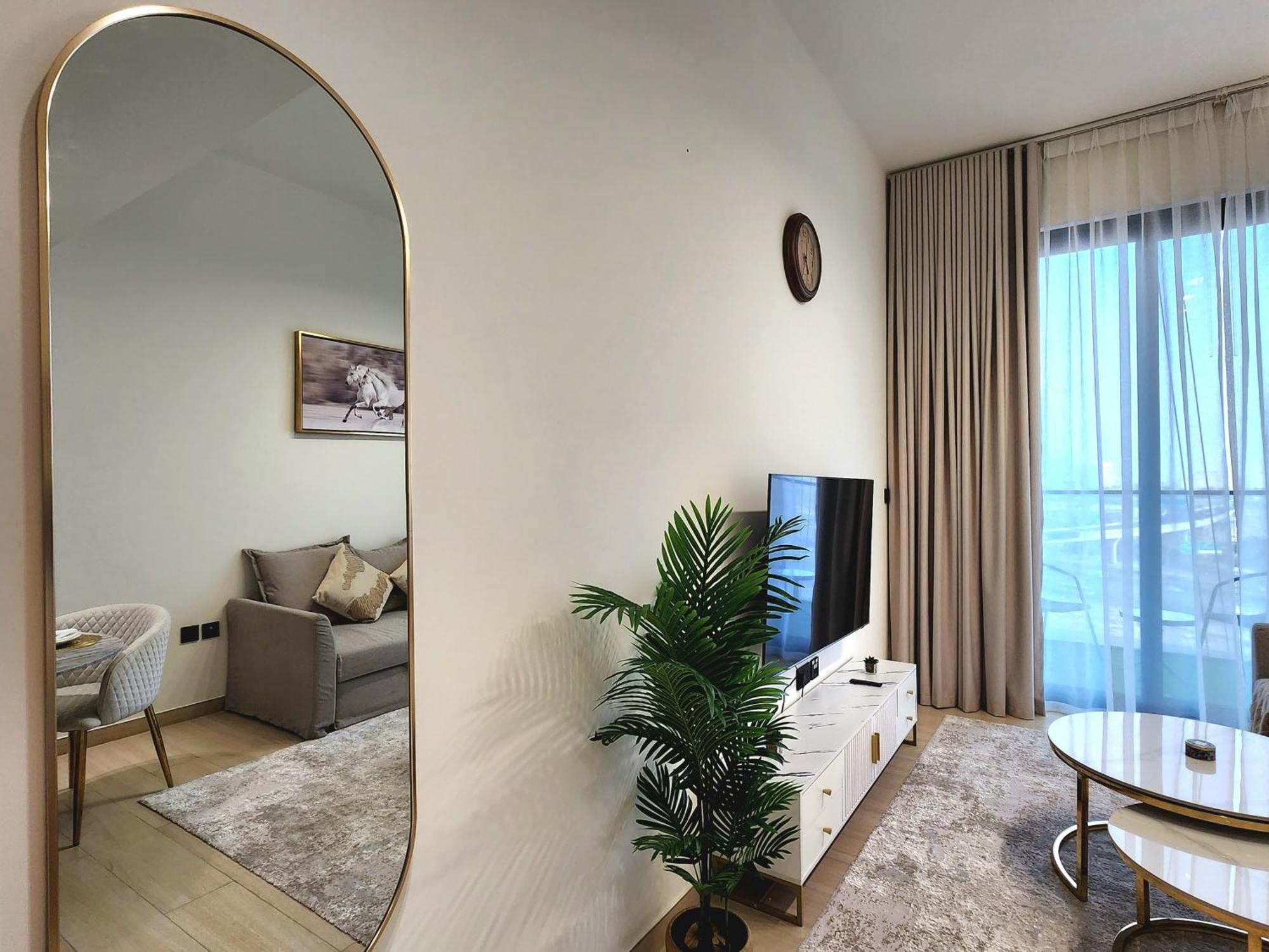 Luxurious Comfort In Jvc Holiday home Dubai